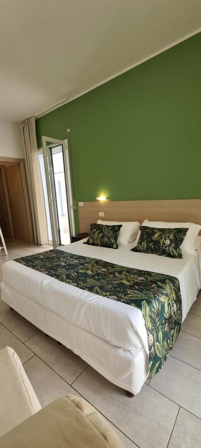 Rubino Apartments A 100Metri Dal Mare Riccione Eksteriør billede