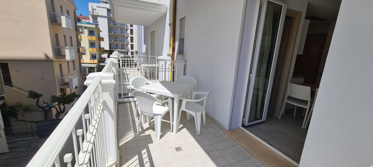 Rubino Apartments A 100Metri Dal Mare Riccione Eksteriør billede