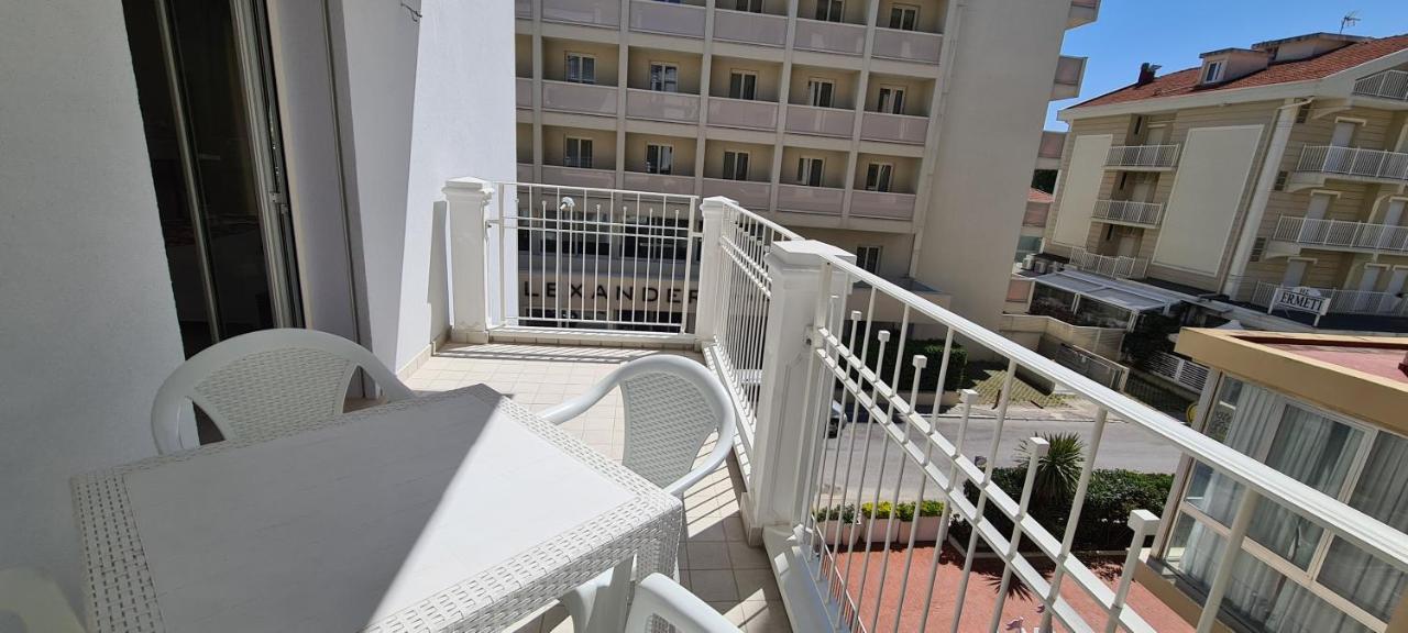 Rubino Apartments A 100Metri Dal Mare Riccione Eksteriør billede